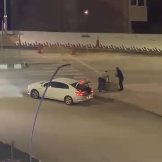 Kaldırım taşı çalan 2 zanlı yakalandı
Belediyeye ait kaldırım taşlarını böy...