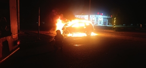 Kaza yapan araç alevlere teslim oldu