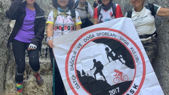 Datça'da kadınlar 8 Mart için doğada yürüdü