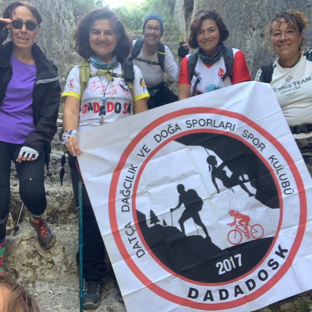 Datça'da kadınlar 8 Mart için doğada yürüdü