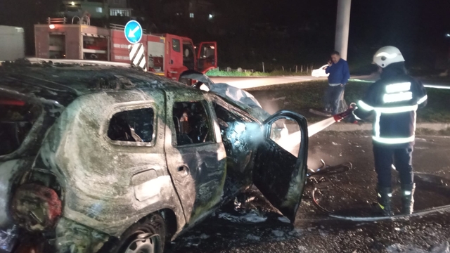 Hatay'da kaza sonrası otomobil alev alev yandı: 1 yaralı