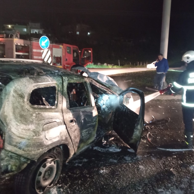 Hatay'da kaza sonrası otomobil alev alev yandı: 1 yaralı