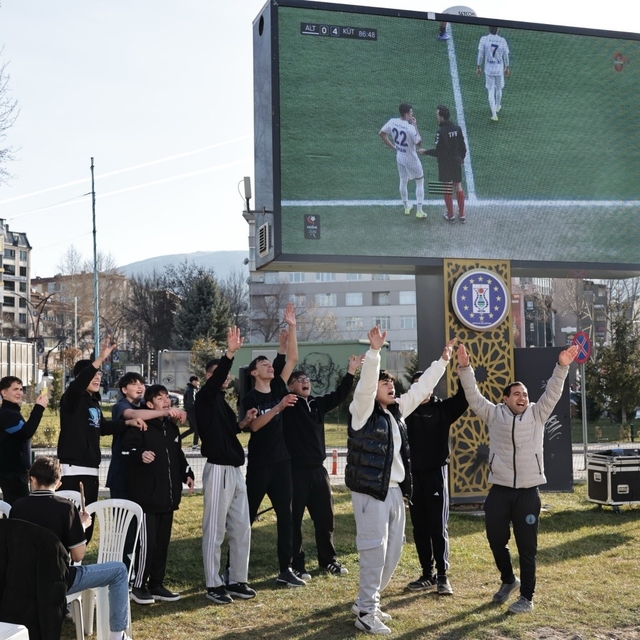 Kütahyalılar, Kütahyaspor'un zaferini dev ekrandan izledi