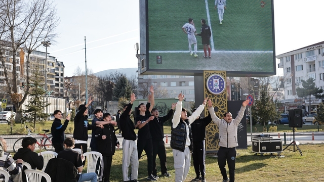 Kütahyalılar, Kütahyaspor'un zaferini dev ekrandan izledi