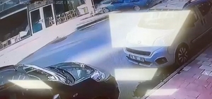 Kontrolden çıkan otomobil mağazaya böyle daldı