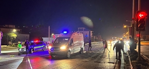 Yolun karşısına geçmek isteyen yaşlı kadına otomobil çarptı