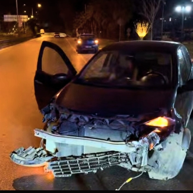 Direksiyon hakimiyetini kaybeden sürücü yaralandı