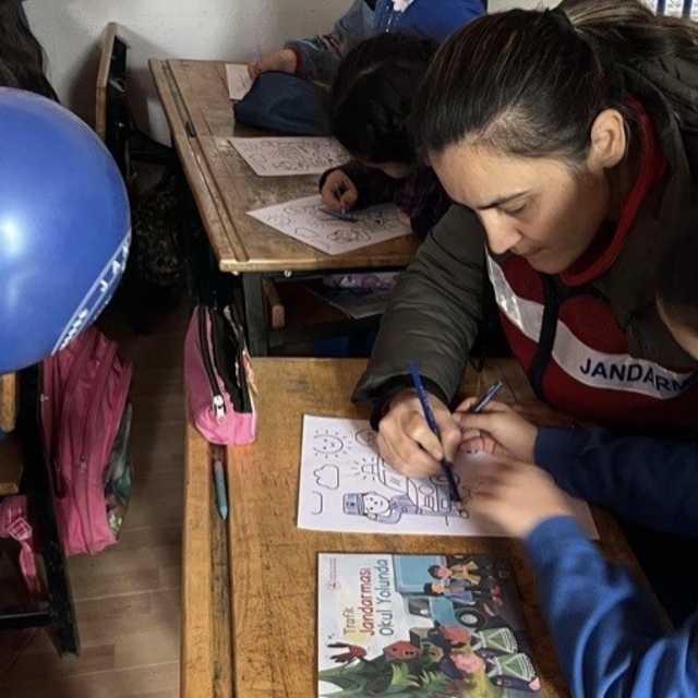 Uşak'ta jandarmadan öğrencilere ziyaret