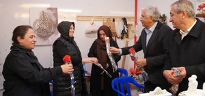 Başkan Hallaç'tan Ramazan Çarşısı'nda kadınlara anlamlı sürpriz