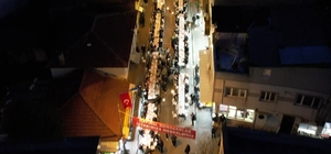 Yüzlerce metre uzayan sofrada 4 bin 500 kişi iftar yaptı