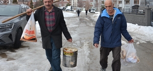 10 yıldır 'Allah'ın misafiri' dedikleri kuşları yemliyorlar