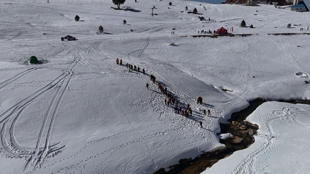 Uludağ'da nefes kesen çığ tatbikatı
Senaryo gereği çığ altında kalan 3 kişiden 2'si kurtarıldı, biri hayatını kaybetti