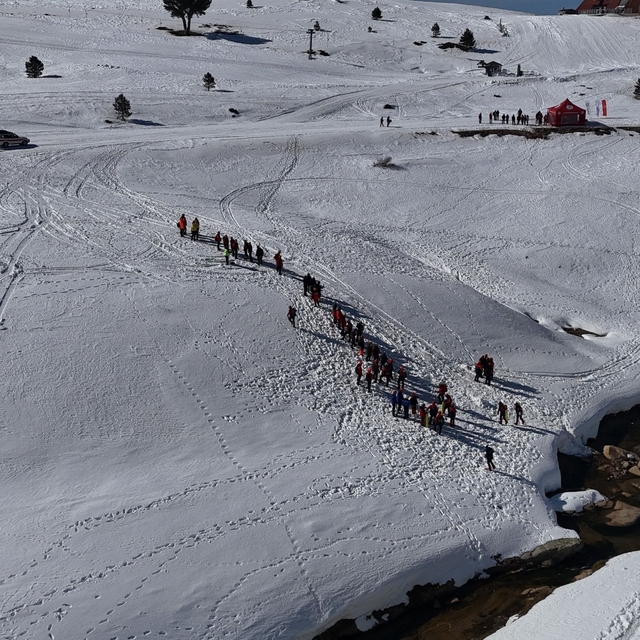 Uludağ'da nefes kesen çığ tatbikatı
Senaryo gereği çığ altında kalan 3 kişi...