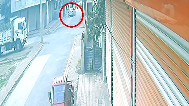 Husumetlileri evin önünde 2 kişiyi yaraladı: Şüpheliler yakalanmadı, korku içerisinde yaşıyoruz