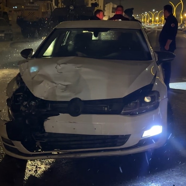 Yüksekova'da gizli buzlanma zincirleme kazaya neden oldu