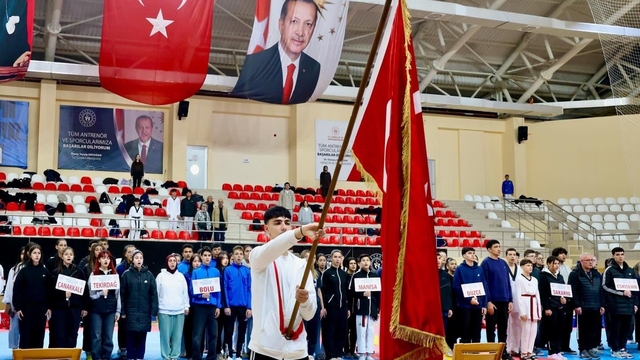 Bilecik'te 400 sporcu tekvando grup müsabakalarında ter döktü