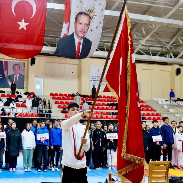 Bilecik'te 400 sporcu tekvando grup müsabakalarında ter döktü