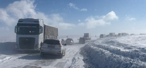 Ulaşıma kar ve tipi engeli