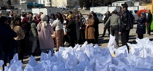 Hayırseverden binlerce aileye gıda yardımı
