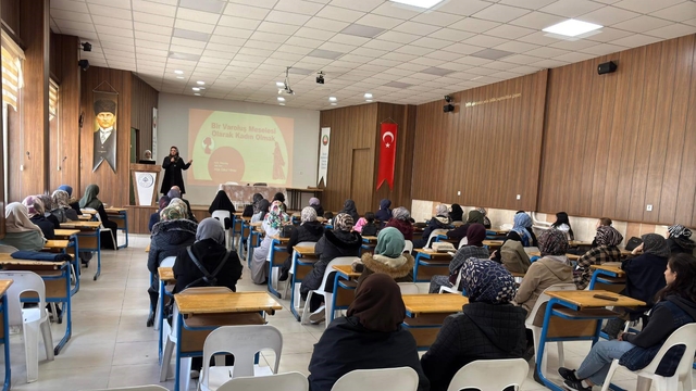 Emet'te "Bir Varoluş Meselesi Olarak Kadın Olmak" başlıklı konferans