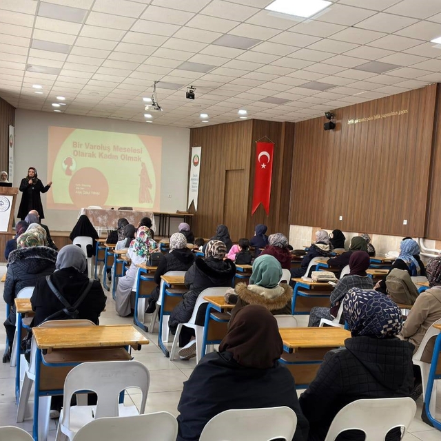 Emet'te "Bir Varoluş Meselesi Olarak Kadın Olmak" başlıklı konferans