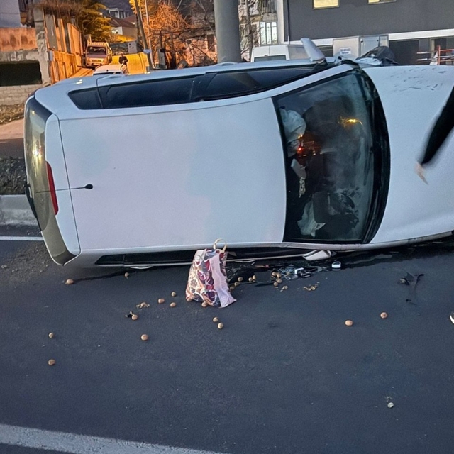 Denizli-Serinhisar karayolunda 2 araç takla attı; 5 yaralı