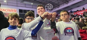 Efelerli öğrenciler robot tasarımında Ege Bölgesi birincisi oldu