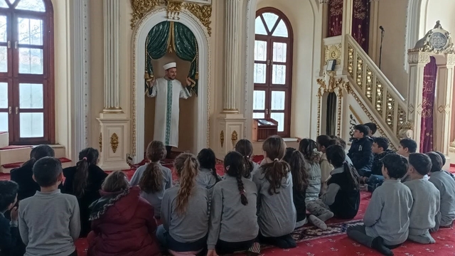 Söke'de öğrenciler camilerin tarihini yerinde öğreniyor