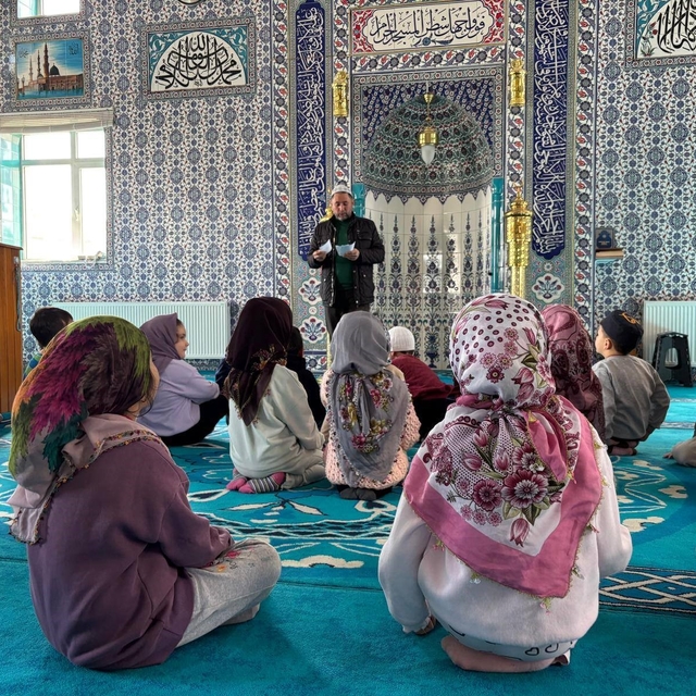 Anaokulu öğrencileri Fatih Camii'ni ziyaret etti
