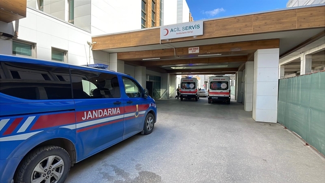 Karaman'da motosiklet şarampole devrildi: 2 yaralı