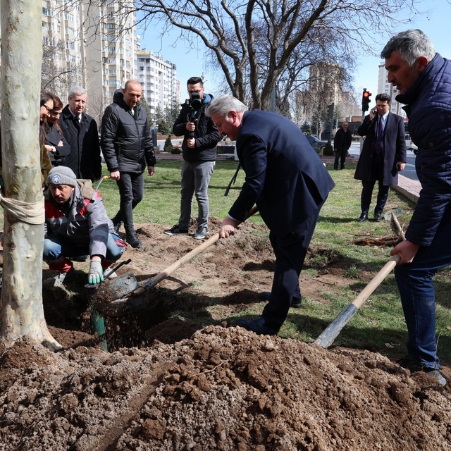Melikgazi'de ilkbahar ağaç dikimiyle başladı
