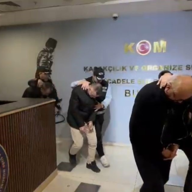 Yüksek faizle tefecilik yaptılar, icra ile mallara çöktüler
Bursa'da milyon...