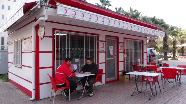Mersin'de Ramazan'da kan bağışı düştü
Türk Kızılay Mersin İl Başkanı Lütfü Parıltı: "Akşam iftardan sonra kan vermeye davet ediyoruz"
