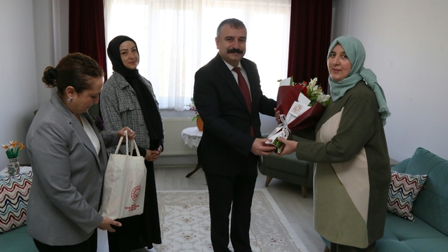 Kadın gaziye ve şehit annesine anlamlı ziyaret