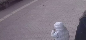 Açılan araç kapısı kazaya neden oldu