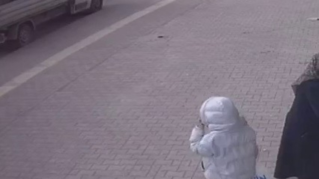 Açılan araç kapısı kazaya neden oldu