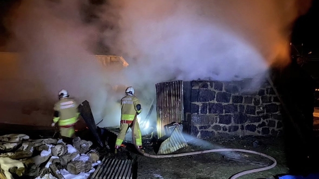 Bingöl'de odunlukta çıkan yangın paniğe neden oldu