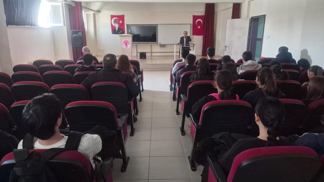 Çine'de öğrencilere cami ve hayat temalı konferans verildi