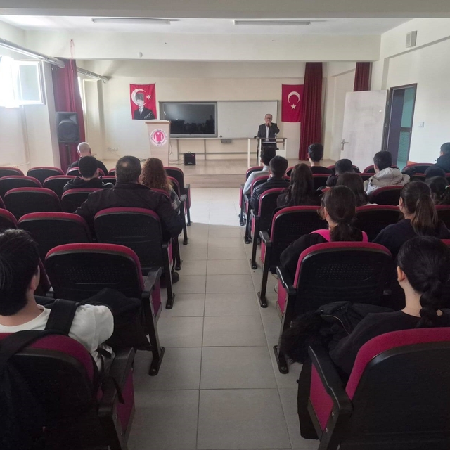 Çine'de öğrencilere cami ve hayat temalı konferans verildi