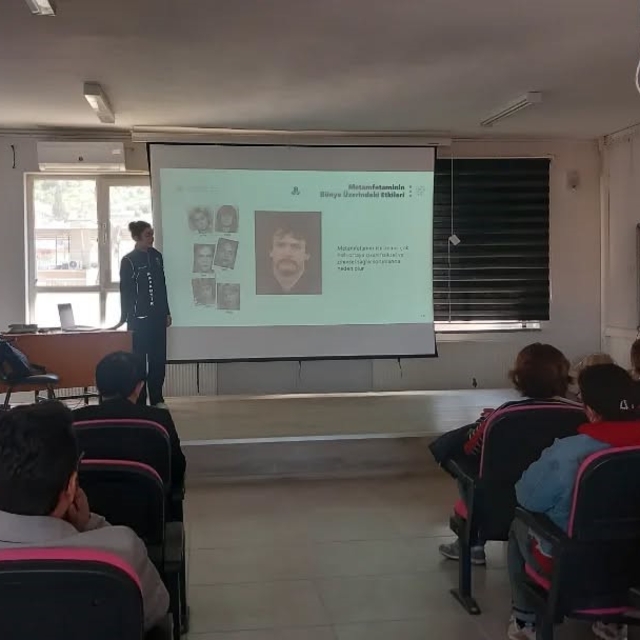 Yenipazar'da veliler bağımlılıkla mücadele konusunda bilgilendirildi