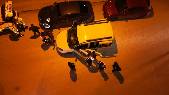 Bursa'daki trafik denetimi dronla görüntülendi; araçlar didik didik arandı