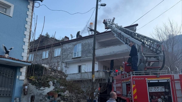 Bilecik'te evin bacasında çıkan yangın korkuttu