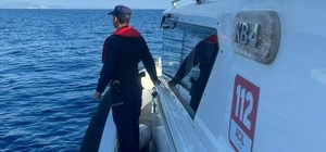 Yüzmek için denize giren şahısları, Sahil Güvenlik ekipleri kurtardı