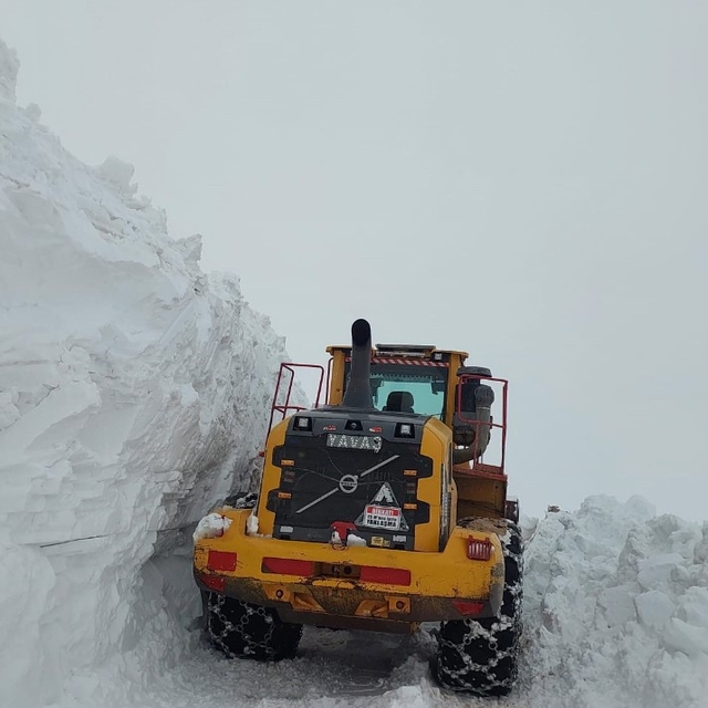 Hakkari'de kapanan tüm köy ve mezra yolları yeniden açıldı