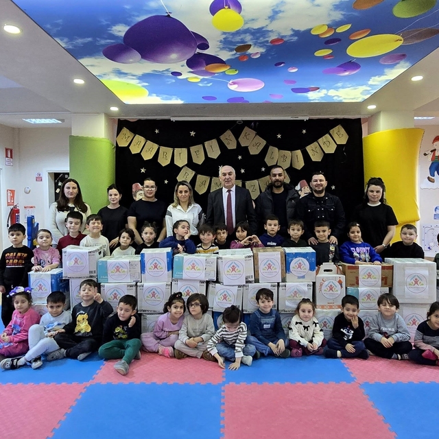 Anaokulu öğrencilerinden ihtiyaç sahiplerine Ramazan kolisi