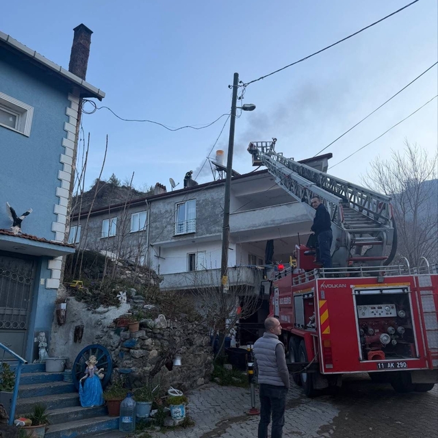 Bilecik'te evin bacasında çıkan yangın korkuttu