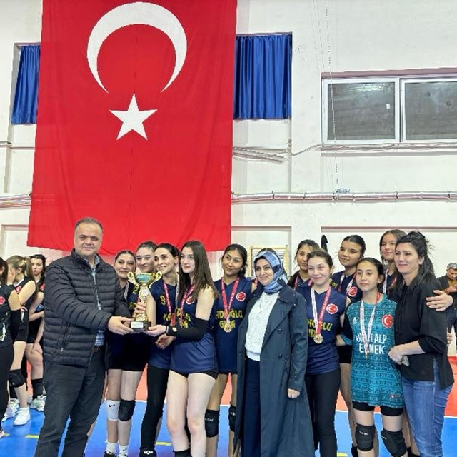 Mut'ta voleybol turnuvası düzenlendi