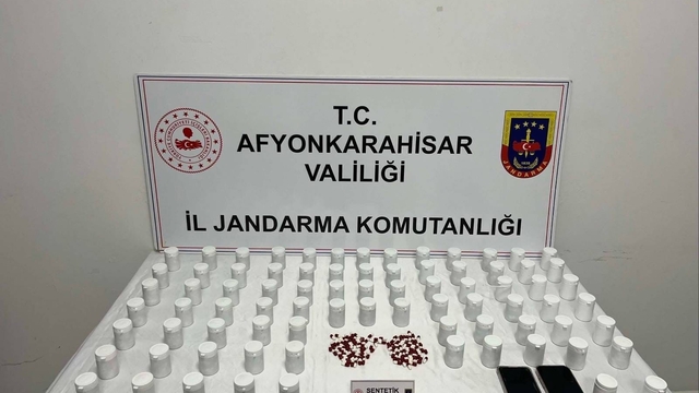 Jandarma piyasa değeri 639 bin TL olan uyuşturucu hap ele geçirdi
