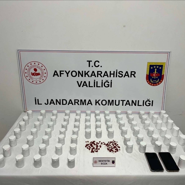 Jandarma piyasa değeri 639 bin TL olan uyuşturucu hap ele geçirdi