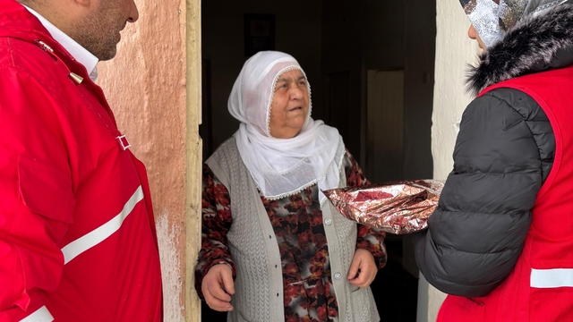 Kızılay Muradiye Şubesi'nden 8 Mart ziyareti